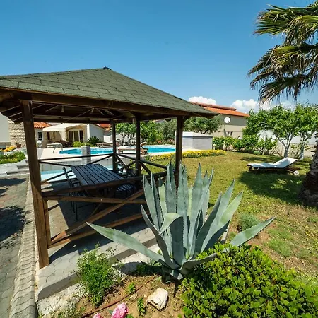 Lulic Apartment Vir