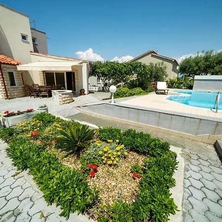 Lulic Apartment Vir
