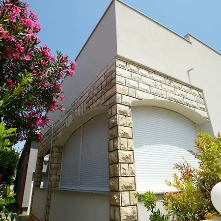 Apartment Lulic *